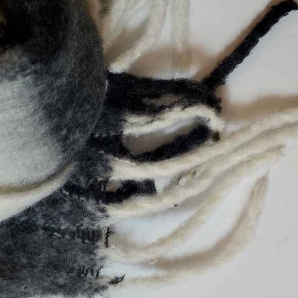 Express black and withe buffalo plaid scarf - Picture 2 of 7